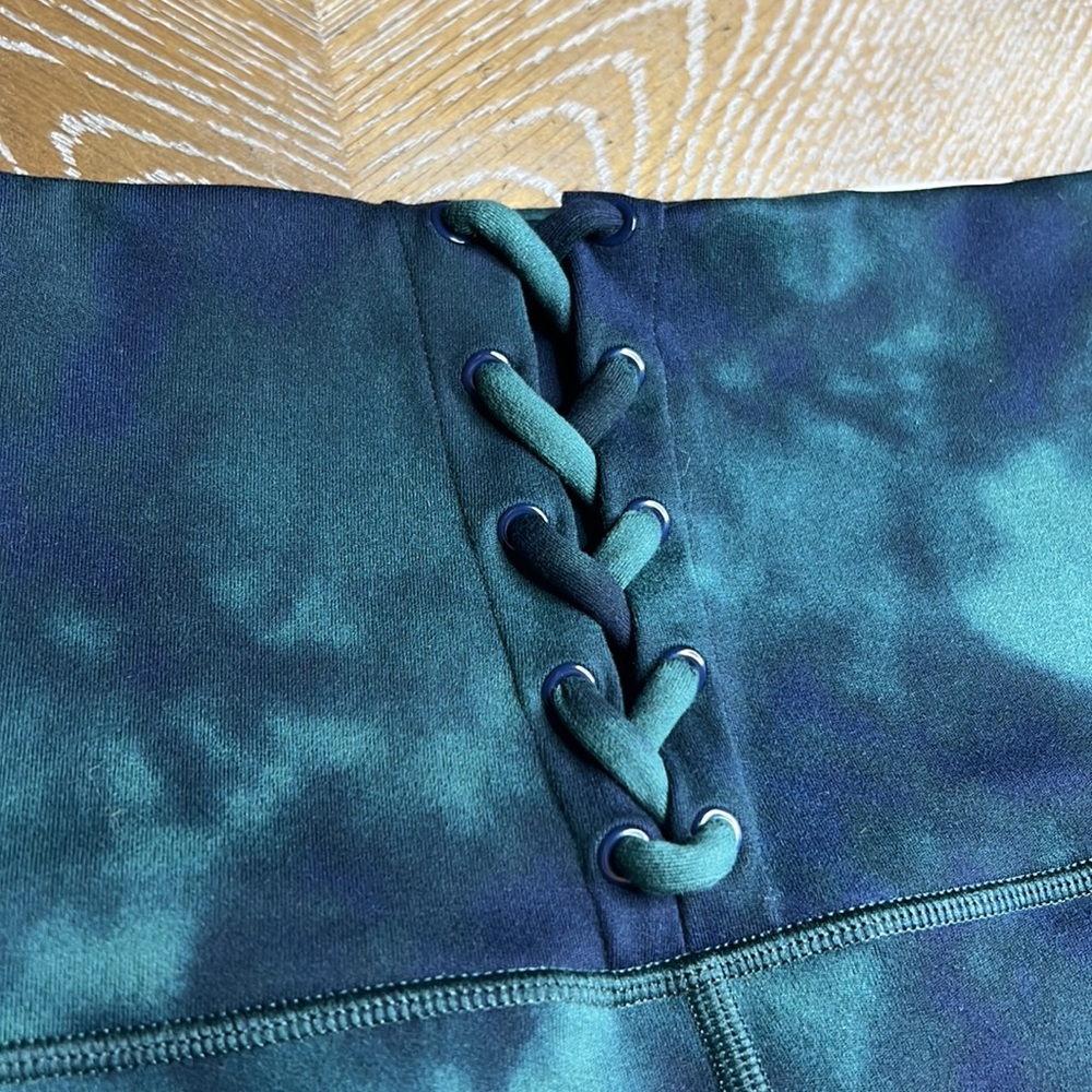 VICTORIA’S SECRET Flow On Point High Rise Lace Up Leggings 2 - Picture 9 of 13